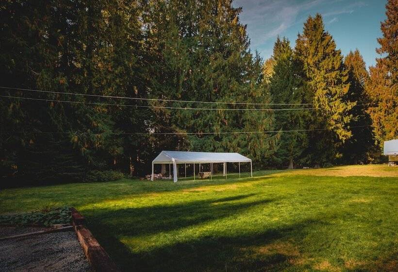 فندق Gateway Inn & Cabins