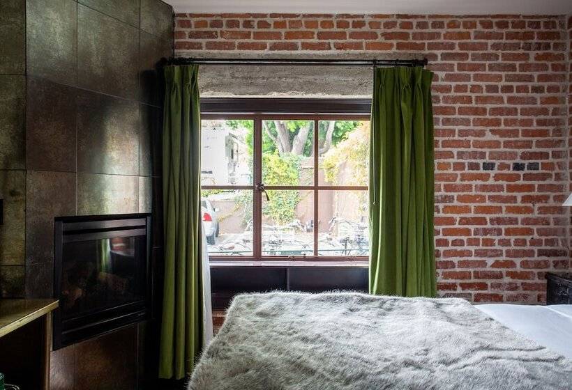 Granada Hotel & Bistro