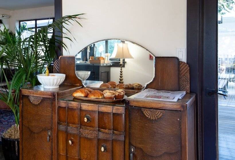 Granada Hotel & Bistro