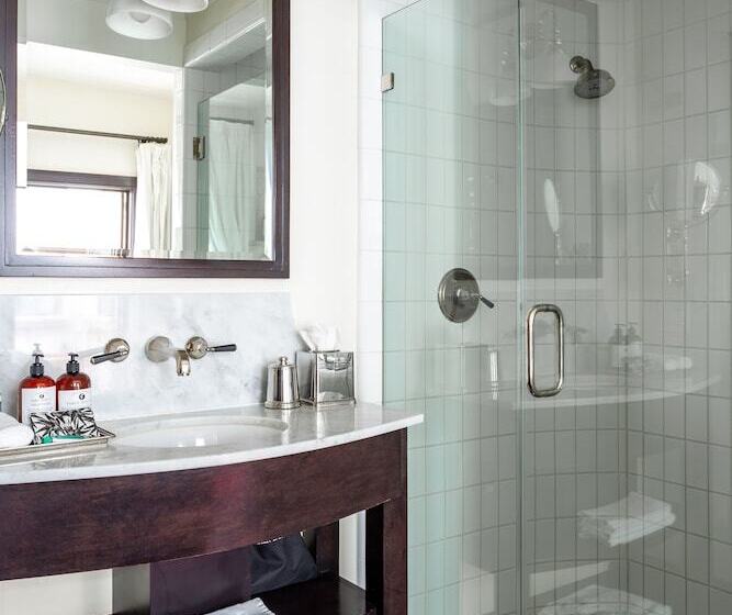 Granada Hotel & Bistro