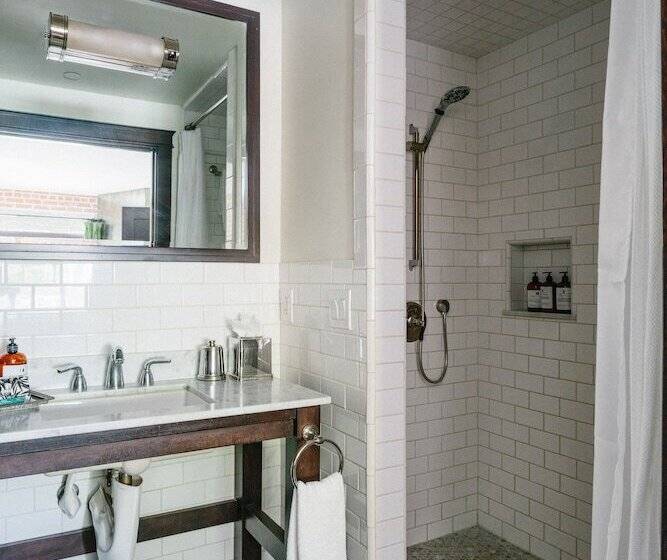 Granada Hotel & Bistro