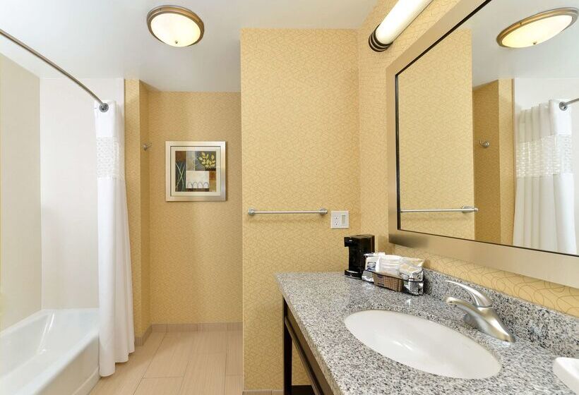 בית מלון כפרי Hampton Inn Iowa City/university Area