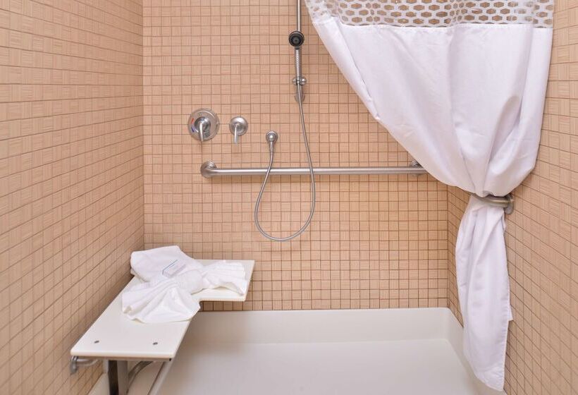 בית מלון כפרי Hampton Inn Iowa City/university Area