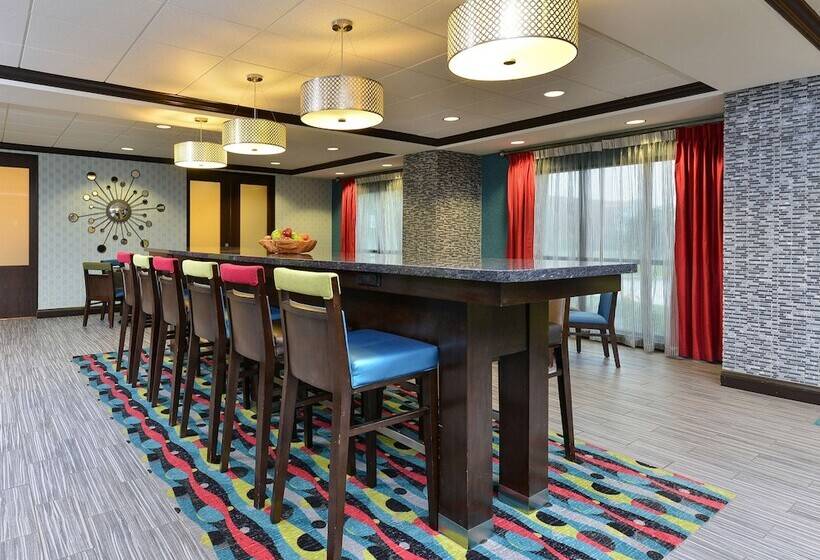 בית מלון כפרי Hampton Inn Iowa City/university Area