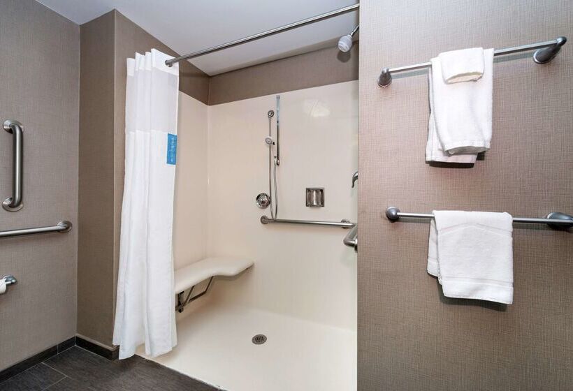 Отель Hampton Inn & Suites Greensboro/coliseum Area