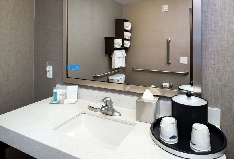 Отель Hampton Inn & Suites Greensboro/coliseum Area