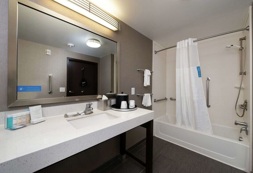 هتل Hampton Inn & Suites Greensboro/coliseum Area