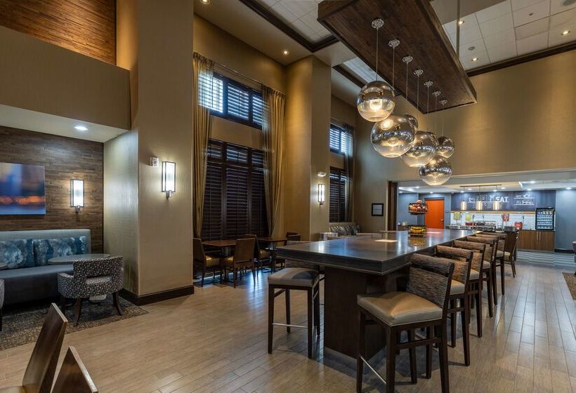 هتل Hampton Inn & Suites Greensboro/coliseum Area