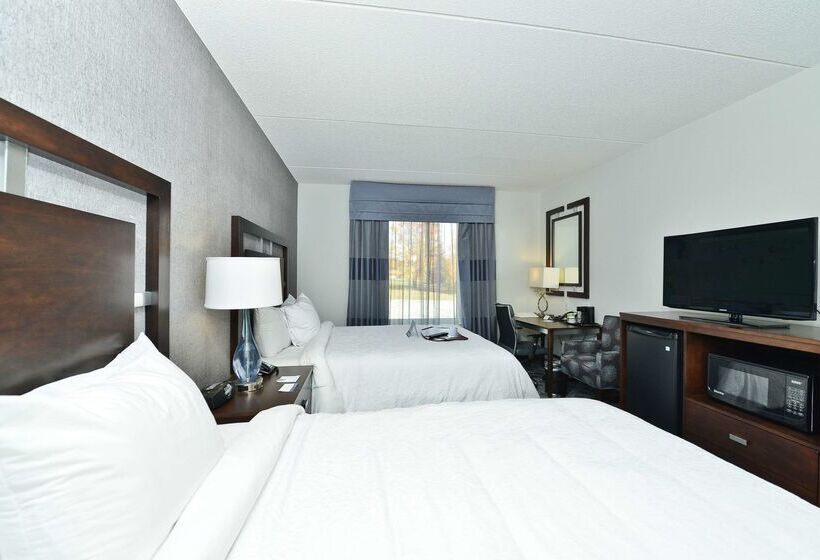 Отель Hampton Inn & Suites Greensboro/coliseum Area