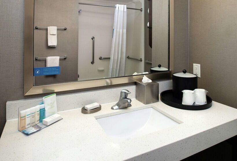 هتل Hampton Inn & Suites Greensboro/coliseum Area