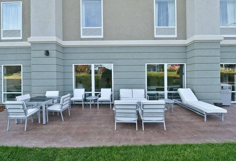 Отель Hampton Inn & Suites Greensboro/coliseum Area