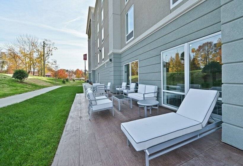 Отель Hampton Inn & Suites Greensboro/coliseum Area