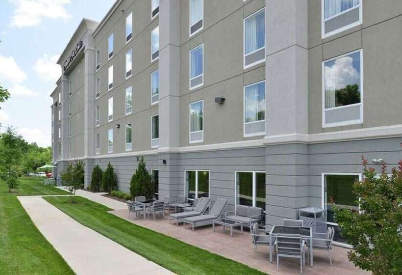 Отель Hampton Inn & Suites Greensboro/coliseum Area