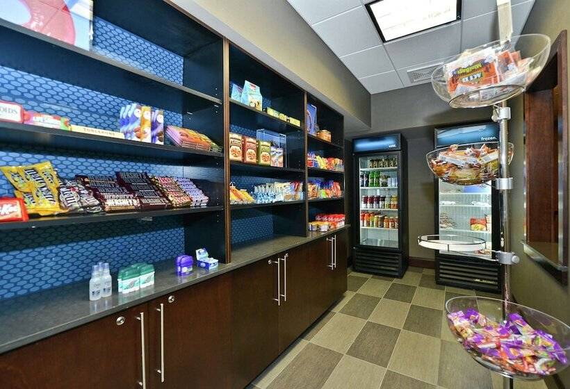 هتل Hampton Inn & Suites Greensboro/coliseum Area