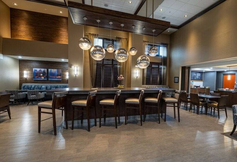 هتل Hampton Inn & Suites Greensboro/coliseum Area