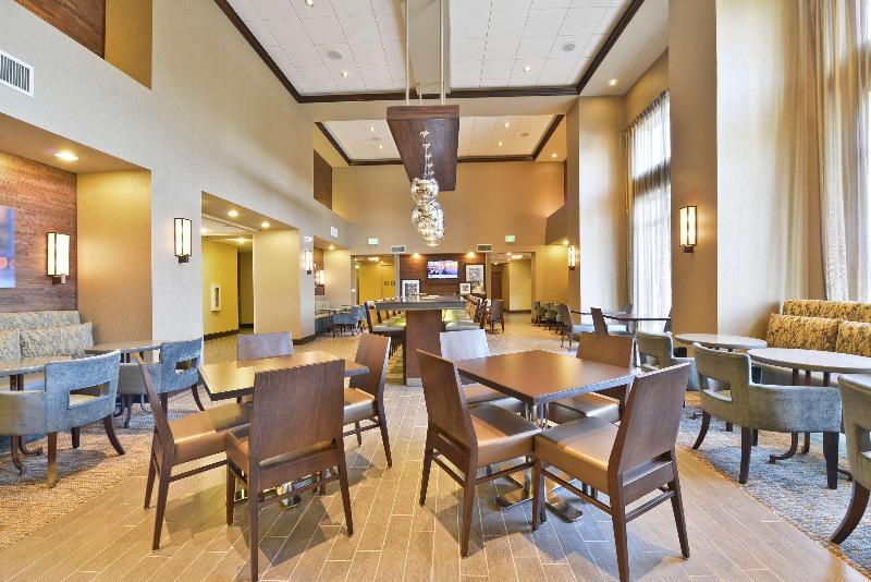 Отель Hampton Inn & Suites Greensboro/coliseum Area