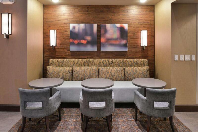 Отель Hampton Inn & Suites Greensboro/coliseum Area