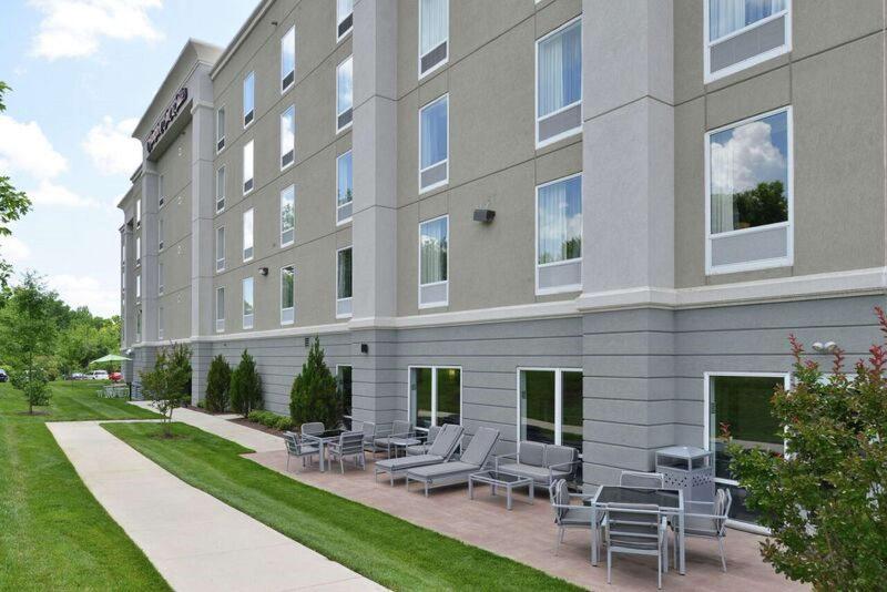 Отель Hampton Inn & Suites Greensboro/coliseum Area