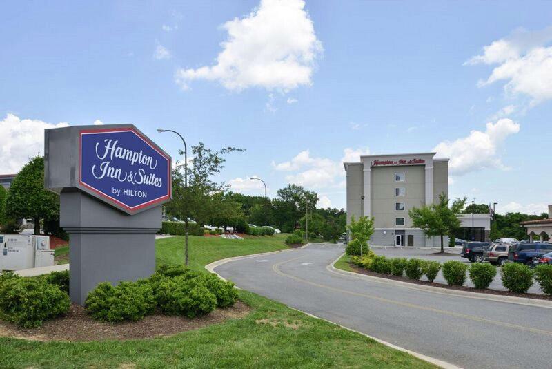 Отель Hampton Inn & Suites Greensboro/coliseum Area