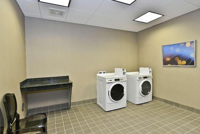 Отель Hampton Inn & Suites Greensboro/coliseum Area