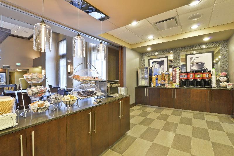 Отель Hampton Inn & Suites Greensboro/coliseum Area