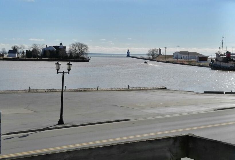 فندق Harbor Lights Lodge