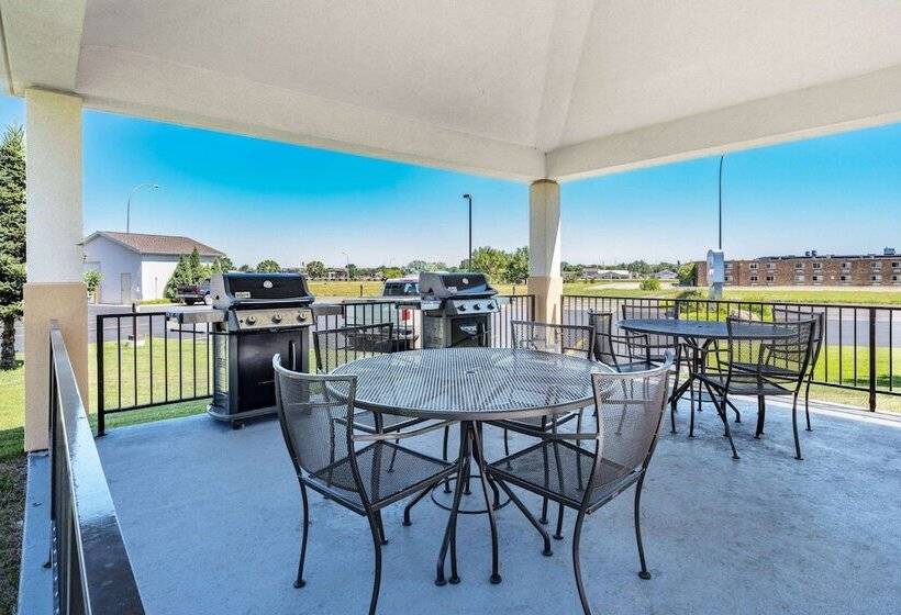 호텔 Hawthorn Suites By Wyndham Williston