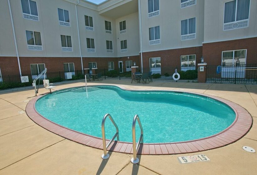 فندق Holiday Inn Express & Suites Brookhaven, An Ihg