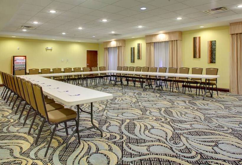 فندق Holiday Inn Express & Suites Cross Lanes, An Ihg