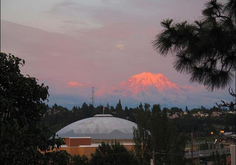 فندق Holiday Inn Express & Suites Tacoma Downtown, An Ihg