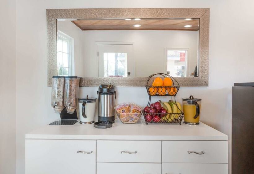 酒店 Howard Johnson By Wyndham Berkeley