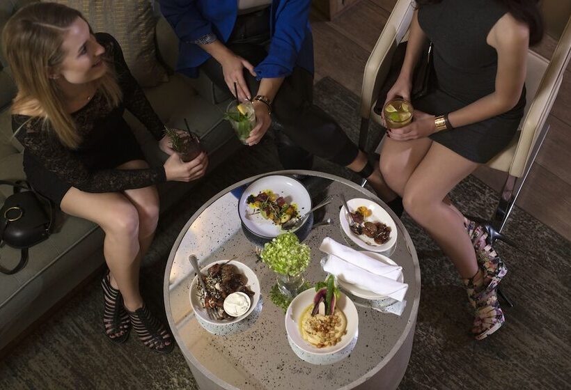 Отель Hyatt Place Chicago River North