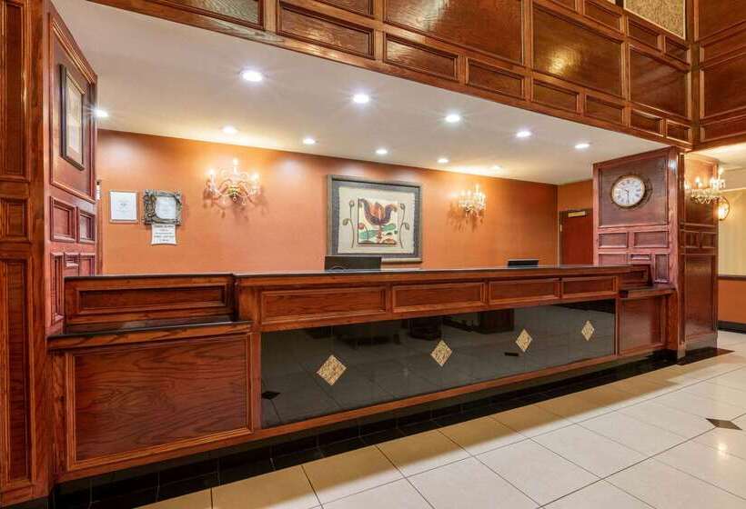 هتل La Quinta By Wyndham Dodge City