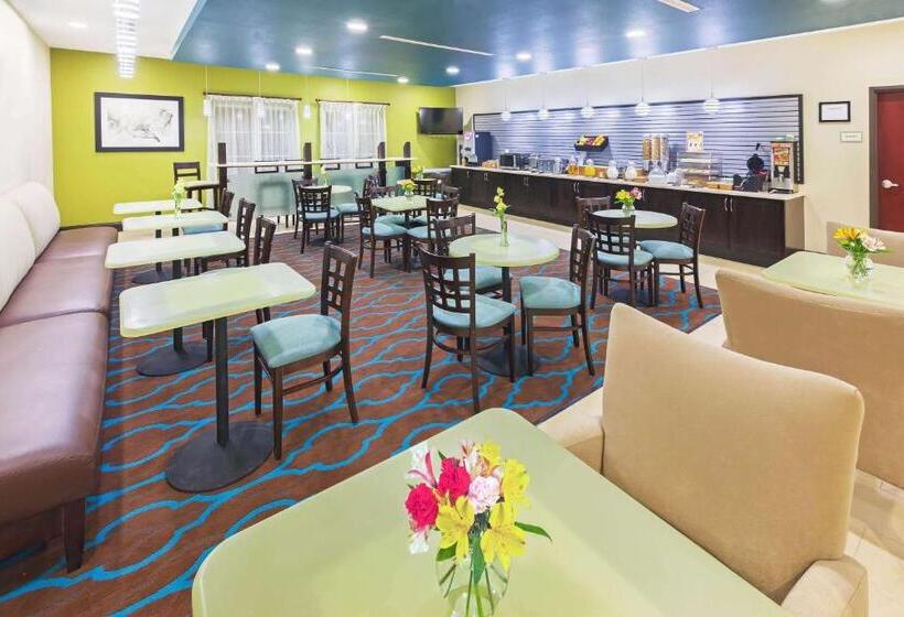 ホテル La Quinta Inn & Suites By Wyndham Floresville