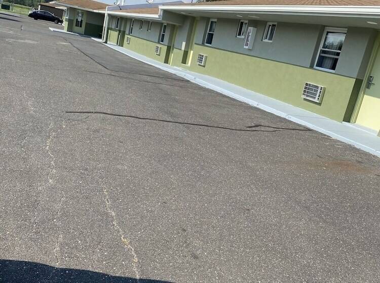 בית מלון כפרי Red Carpet Inn & Suites Wrightstown