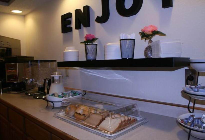 فندق River Valley Inn & Suites