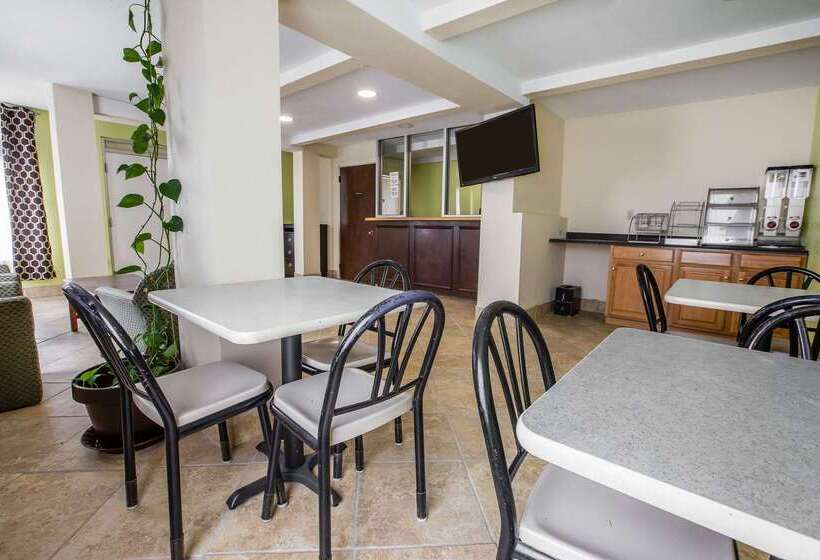 בית מלון כפרי Rodeway Inn