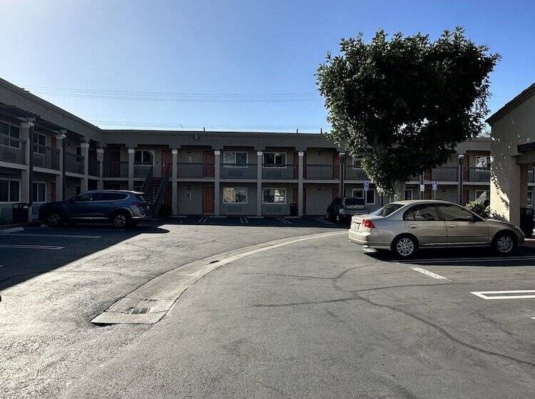 Отель Rodeway Inn South Gate  Los Angeles South