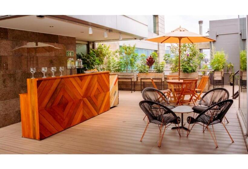 Отель Selina Parque 93 Bogota