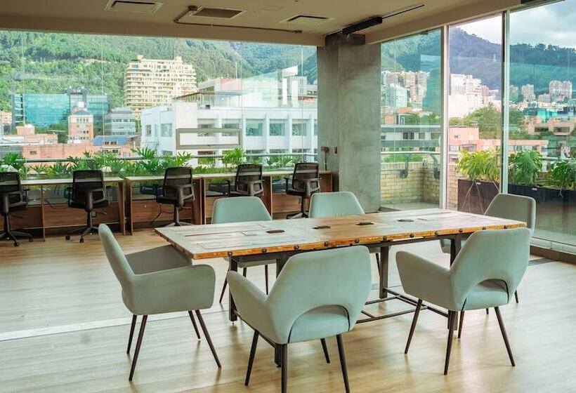 Отель Selina Parque 93 Bogota