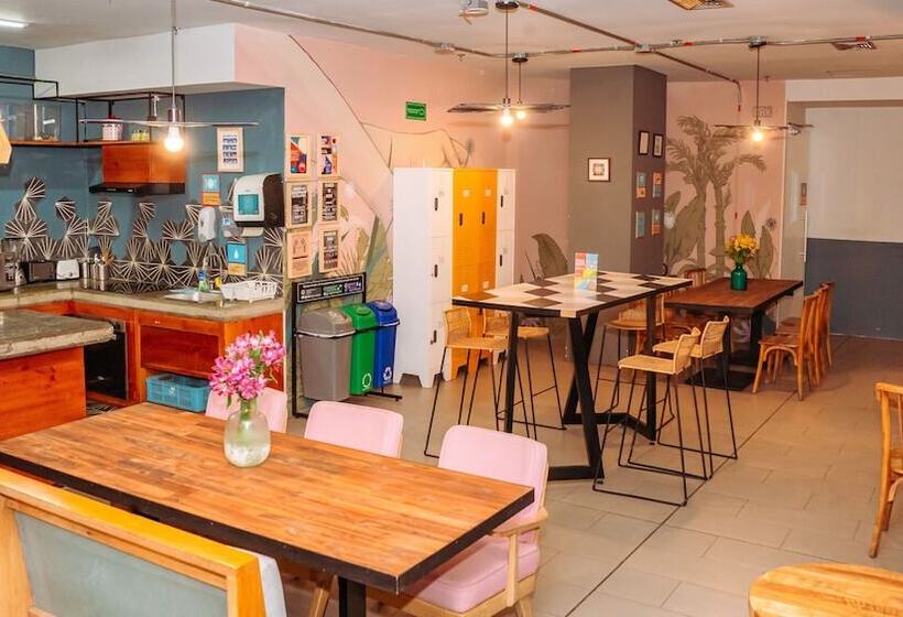 Отель Selina Parque 93 Bogota