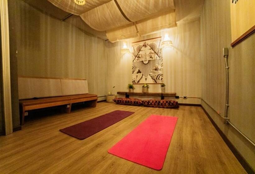 Отель Selina Parque 93 Bogota