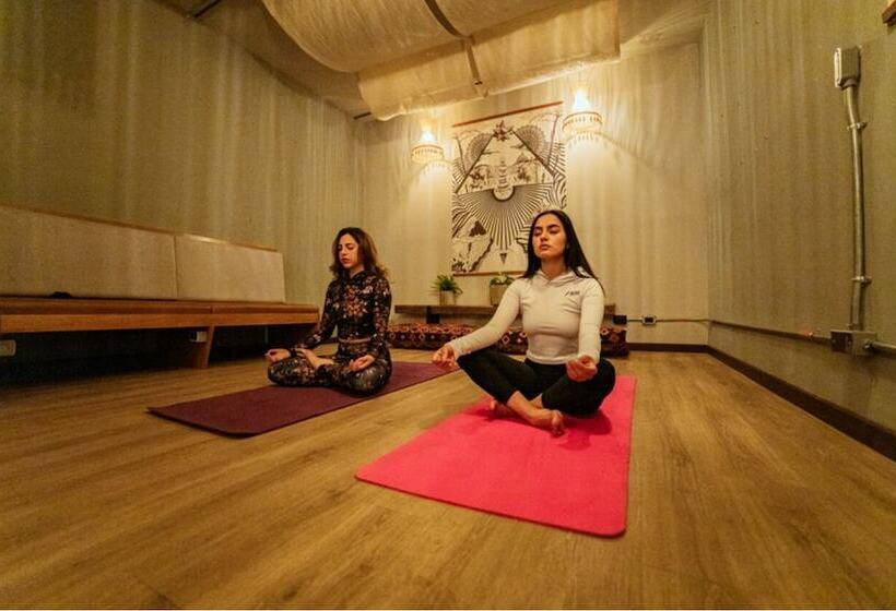 Отель Selina Parque 93 Bogota