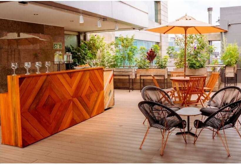 Отель Selina Parque 93 Bogota