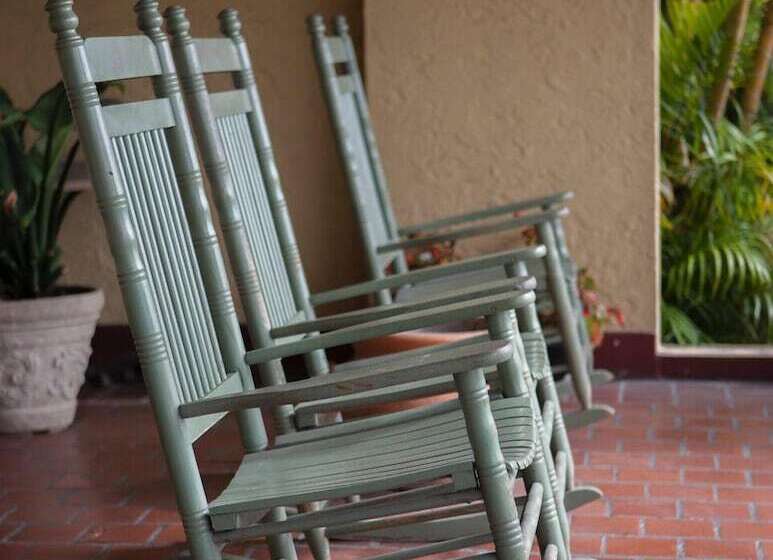 فندق Seminole Inn