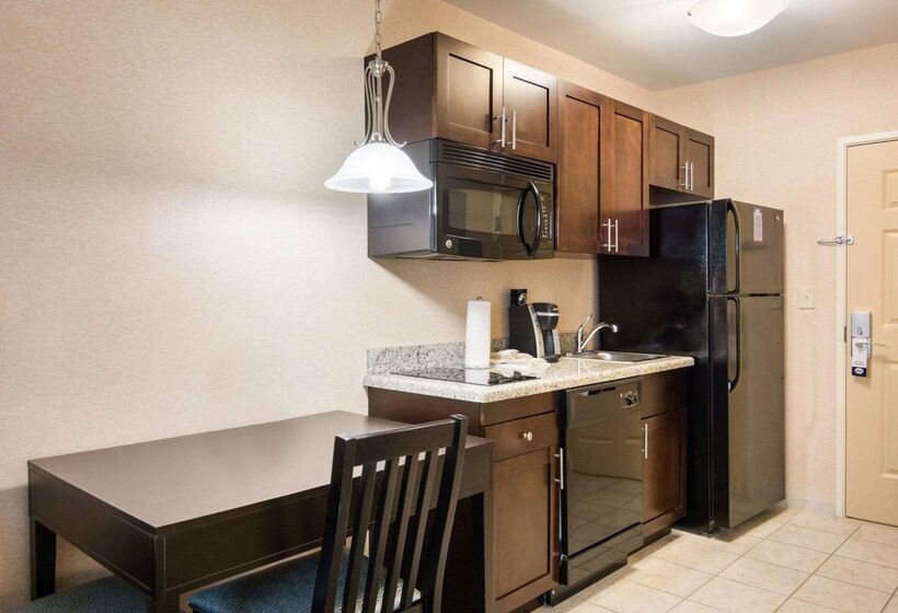 فندق Suburban Studios Quantico