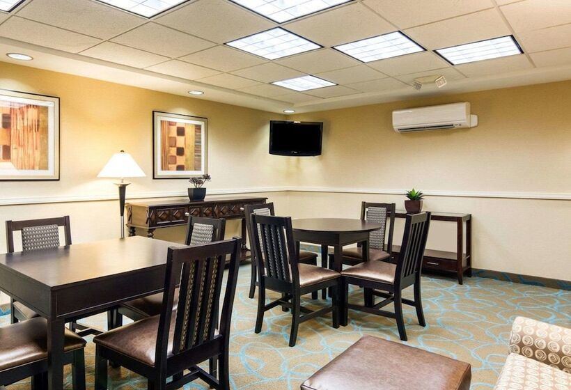 فندق Suburban Studios Quantico