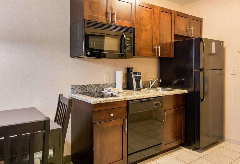 فندق Suburban Studios Quantico