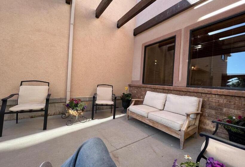 호텔 The Snuggle Inn