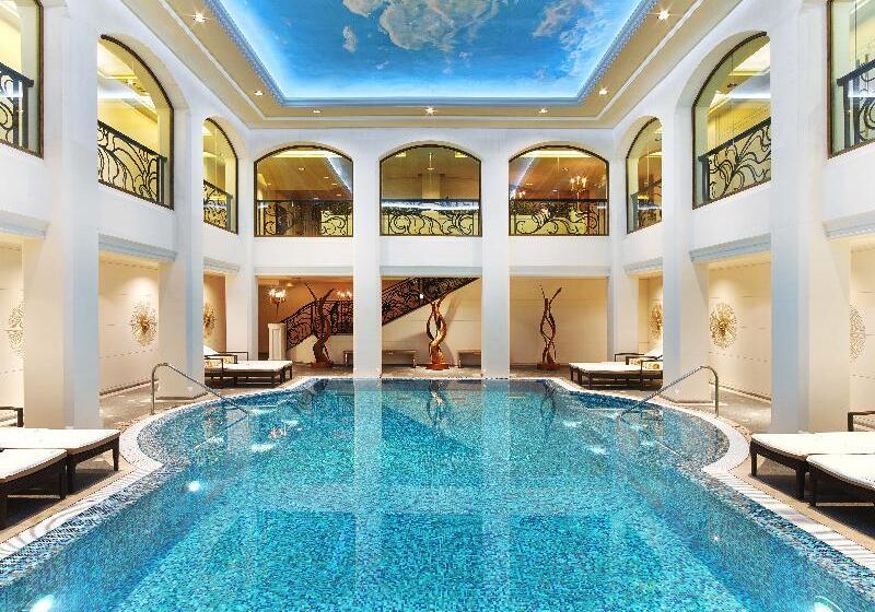 فندق The St. Regis Moscow Nikolskaya